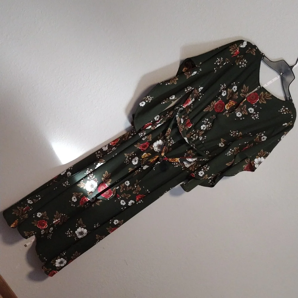 SIMPLEE FLORAL DRESS - Picture 6 of 11